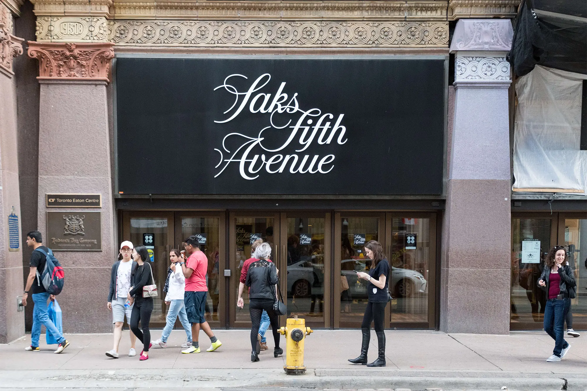 Saks Fifth Avenue $20 Gift Card US screenshot 1